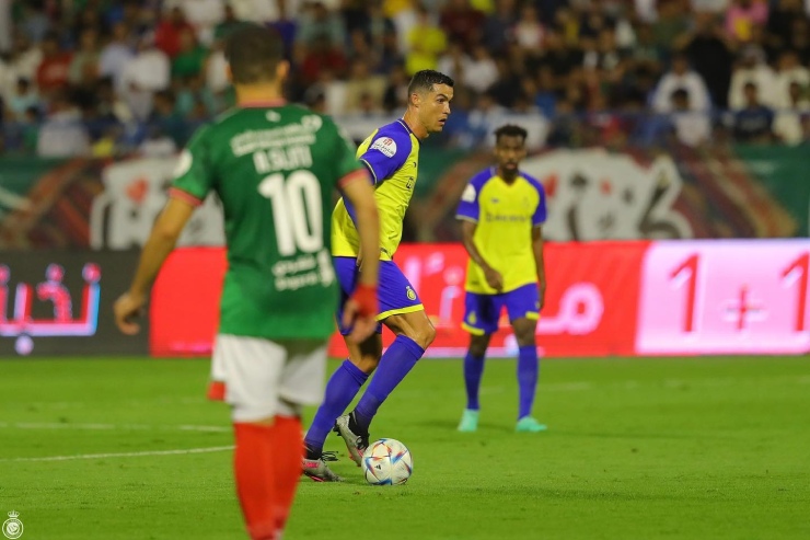 Video bóng đá Al Ettifaq - Al Nassr: Đội của Ronaldo ôm hận vì VAR, tan mộng vô địch (Saudi League) - 1