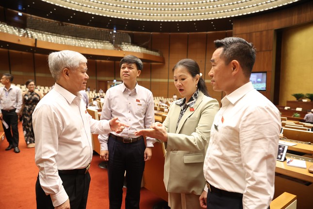 Đại biểu Quốc hội trăn trở trước nhiệm vụ của &#34;anh hùng áo trắng&#34; sau đại dịch là viết giải trình - 2