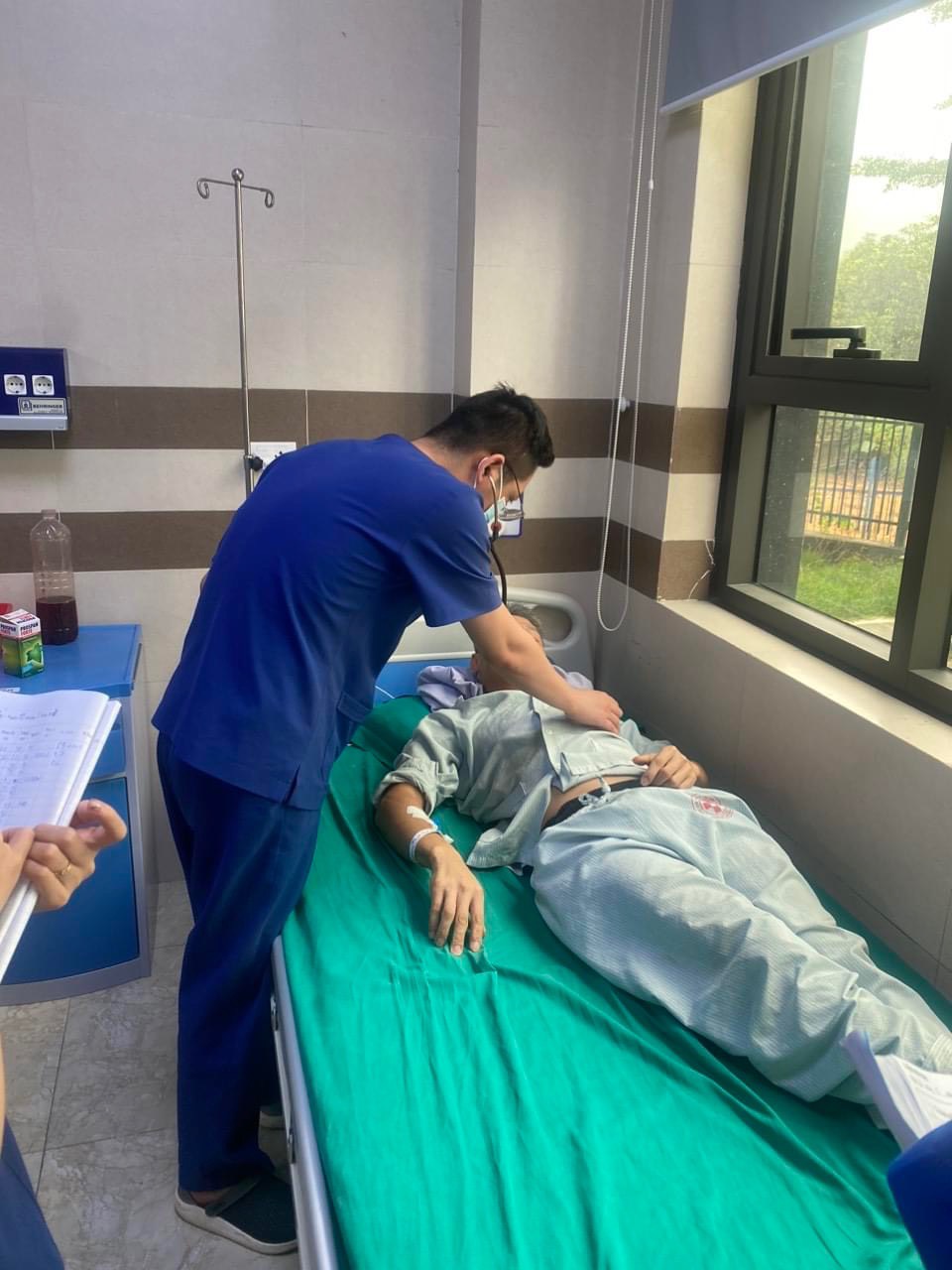 Người đàn ông suy thận, suy gan do uống rượu ngâm cây rừng - 1