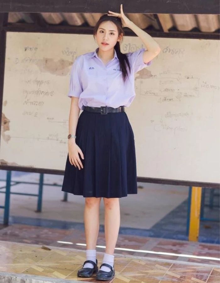 10X Đồng Nai &#34;bắt trend&#34; mặc đồng phục Thái Lan, khoe dáng trên đường phố Bangkok - 9