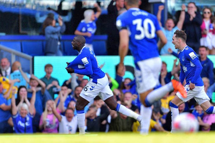 Ngoại hạng Anh ngã ngũ sau vòng 38: Nỗi đau Harry Kane & vị đắng Leicester - 1