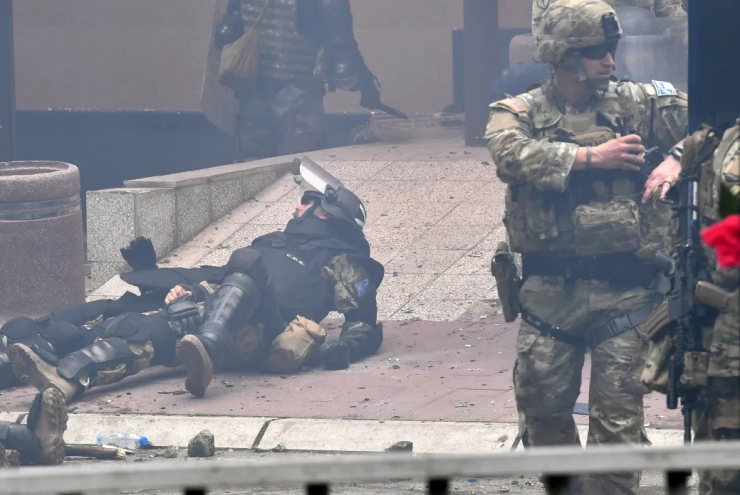 Lính NATO đụng độ với người dân ở Kosovo: Nga lên tiếng