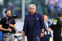 Mourinho bỏ họp báo khi AS Roma tan mộng top 4, phải vô địch Europa League