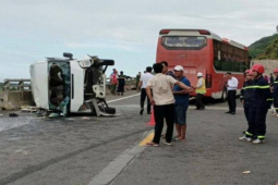 Xe khách tông xe rước dâu trên cao tốc, 1 người tử vong, 4 người bị thương