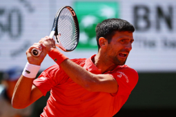 Djokovic gặp rắc rối ở Roland Garros, 1 tay vợt bị trừ điểm vì hét to