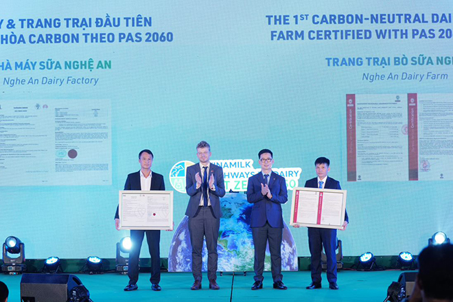 Vinamilk công bố lộ trình tiến đến Net Zero 2050 khi có 2 đơn vị đầu tiên sở hữu chứng nhận trung hòa Carbon - 1