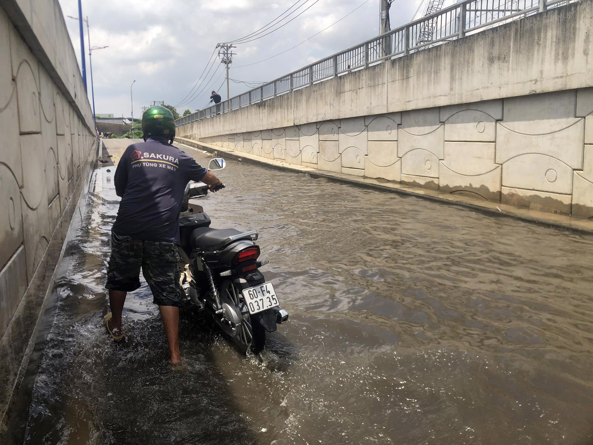 Vừa thông xe 4 tháng, hầm chui tiền tỷ ở TP.HCM ngập như “bể bơi” - 11