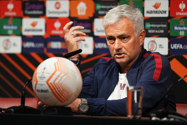 Họp báo trước chung kết Europa League: Mourinho tự tin giúp AS Roma vô địch - 1