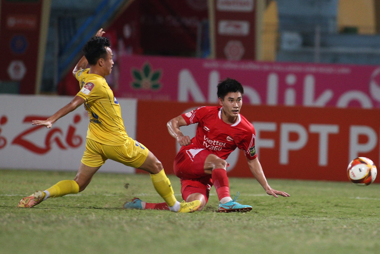 HLV Huy Hoàng & SLNA 3 trận không thắng: Trận thua khiến CĐV đau lòng - 1