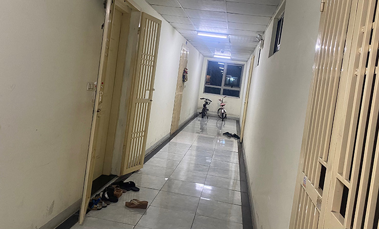 Vụ bé gái 1 tháng tuổi bị bạo hành ở Hà Nội: Hàng xóm nói gì? - 1