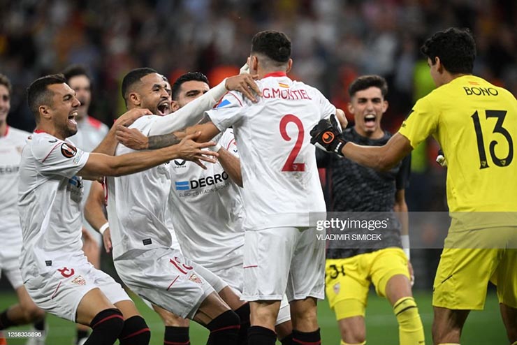 Sevilla xuất sắc hạ AS Roma của Mourinho, tiếp tục &#34;vô đối&#34; ở Europa League (Clip tin nóng bóng đá 24h) - 1