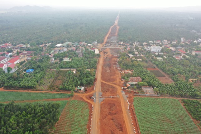 Vụ &#39;đất tặc&#39; đe dọa nhà báo: Vật liệu không đảm bảo buộc phải bóc đi - 1