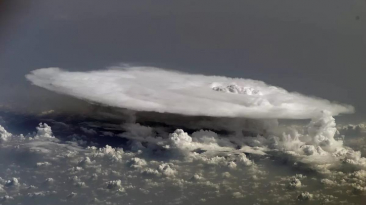 NASA tiếp cận “đĩa bay băng” ẩn nấp trên bầu trời Trái Đất - 1