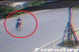 Clip: Đạp xe chạy lòng vòng, khó lường, nữ “biker” khiến một loạt ô tô suýt gặp họa