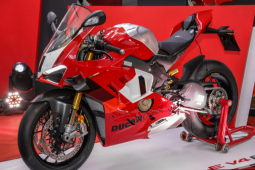 2023 Ducati Panigale V4R về Đông Nam Á, giá hơn 2,3 tỷ đồng