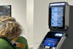 Chiếc máy ATM dành cho người giàu, muốn khoe tiền cho cả thành phố