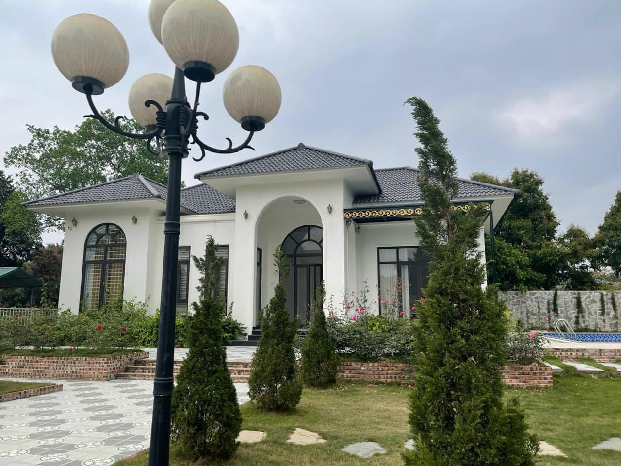 Thị trường BĐS trầm lắng, nhà đầu tư bán nhà cầm cố ô tô trả lãi vay - 1