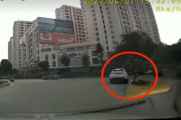 Clip: Tai họa ập tới với lái ô tô, xe máy vì không ai chịu nhường ai
