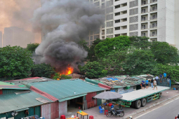 Hà Nội: Cháy lớn kèm tiếng nổ, nhiều người hoảng loạn tháo chạy