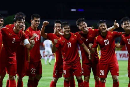 HLV Troussier khủng hoảng tiền đạo