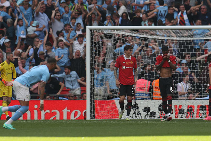 Ten Hag mạnh tay thanh lọc MU, điểm danh SAO ở lại Old Trafford - 1