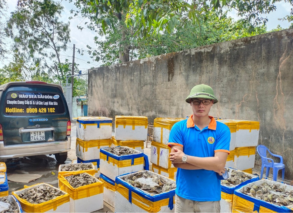 Từ bán hàu nướng vỉa hè trở thành ông chủ phân phối hàu sữa - 1
