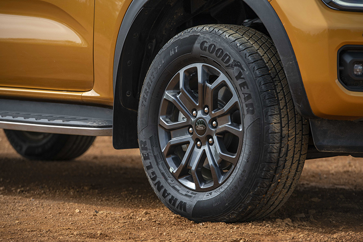 Giá xe Ford Ranger niêm yết và lăn bánh tháng 6/2023 - 7
