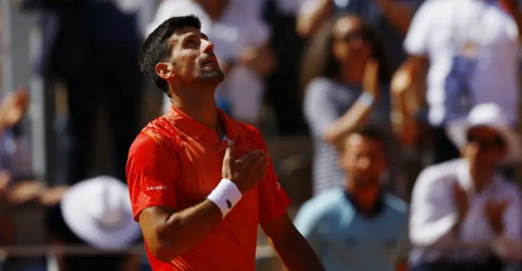Djokovic bị khán giả la ó, huyền thoại kêu gọi fan đối xử công bằng - 1