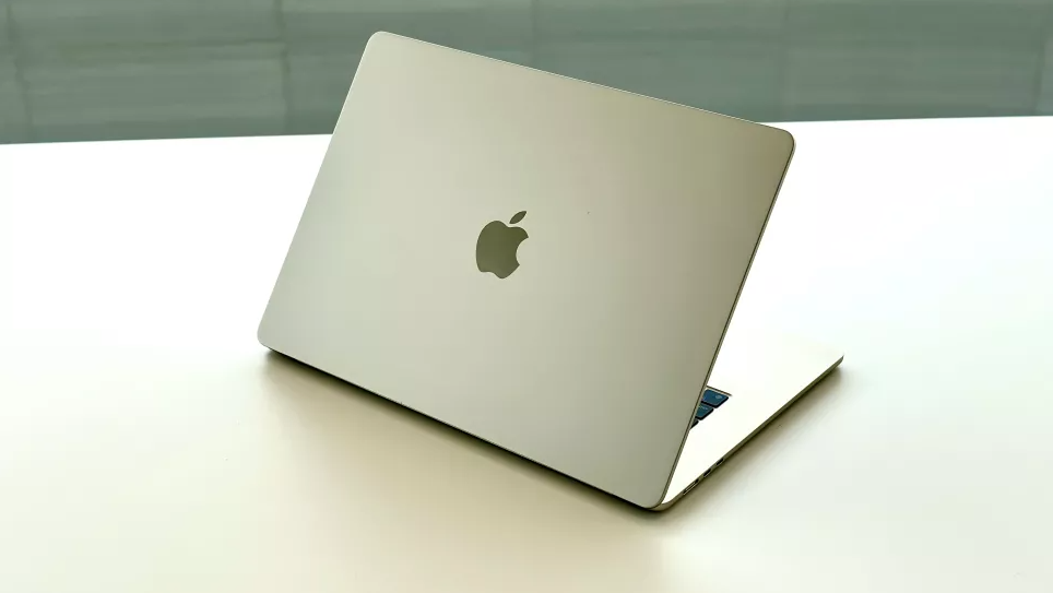 Đánh giá nhanh MacBook Air 15 inch M2: Có đáng giá hơn 30 triệu? - 1