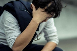 Đi làm về lúc nửa đêm, người đàn ông gục ngã khi vừa mở cửa phòng