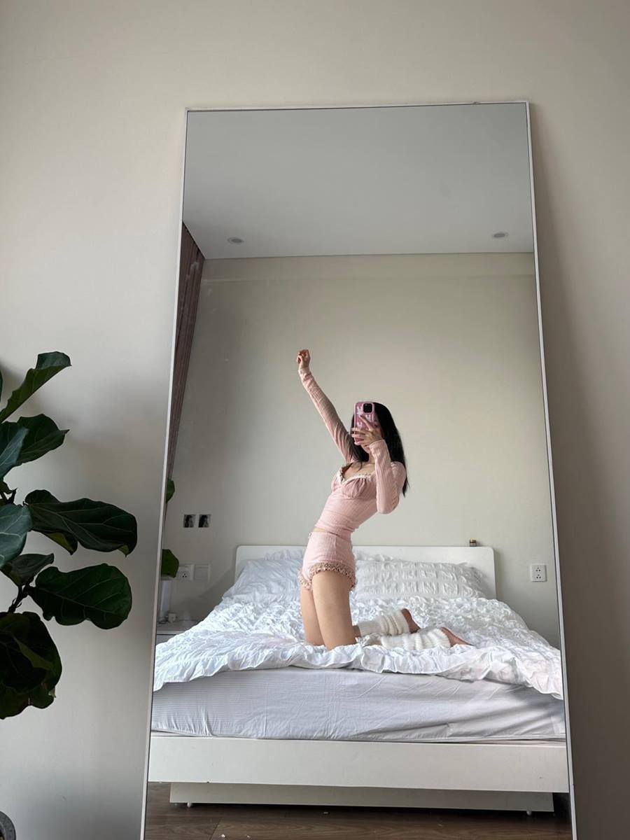Con gái 19 tuổi của diva Mỹ Linh diện đồ táo bạo khi đi mua sắm - 4