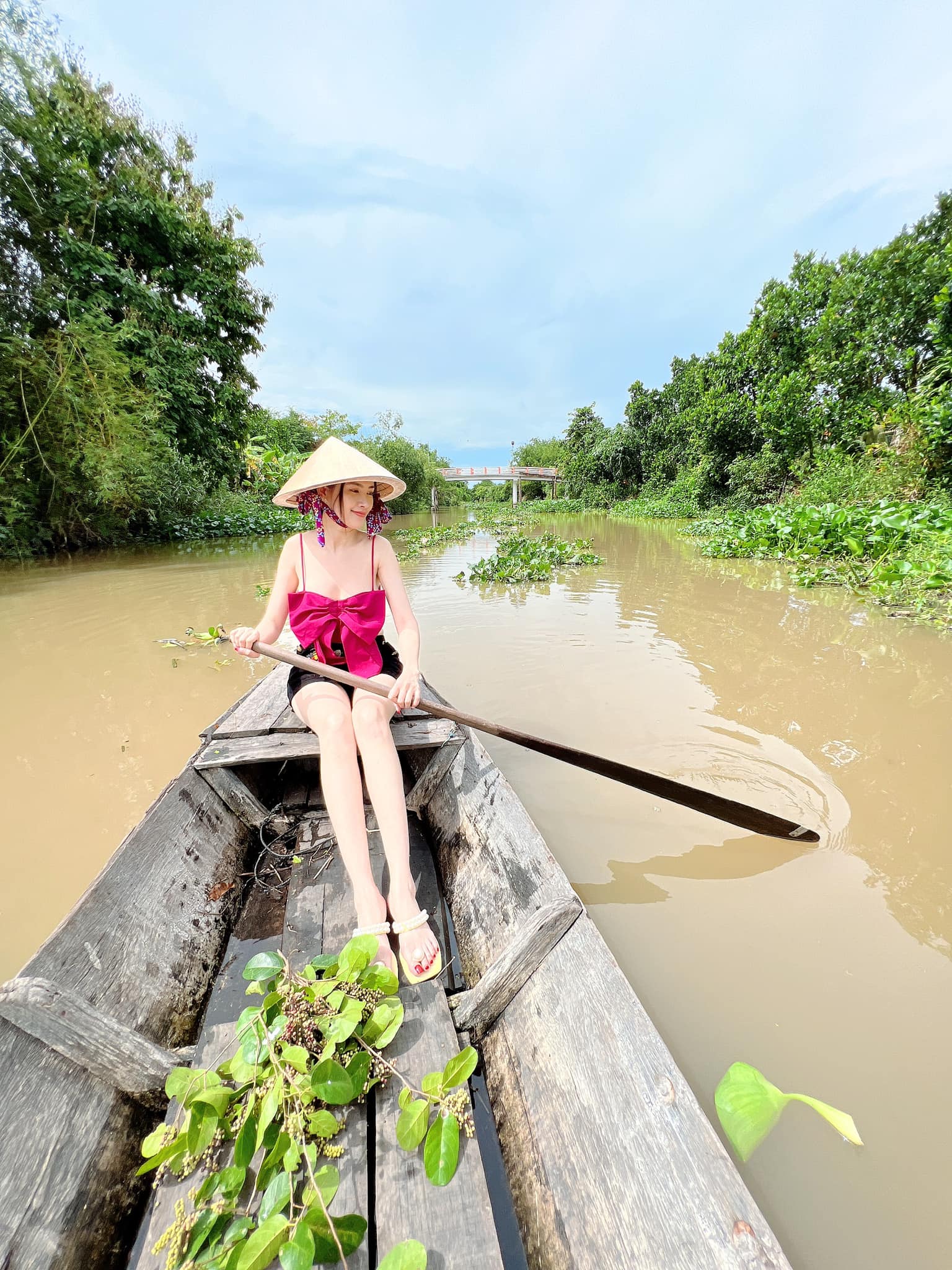 Đời thường bất ngờ của “siêu vòng 3” quê Tiền Giang đi xe sang, đeo kim cương 5,5 tỷ - 4