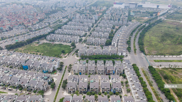 Hàng trăm biệt thự bị bỏ hoang tại khu đô thị hơn 7.000 tỷ đồng ở Hà Nội - 1