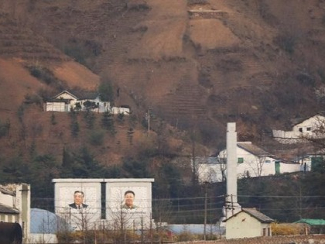 Reuters: Chùm ảnh cuộc sống làng quê Triều Tiên qua góc máy ở nơi biên giới