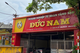Bị bắn vào ngực khi đuổi bắt 2 tên cướp, sức khỏe con trai chủ tiệm vàng giờ ra sao?