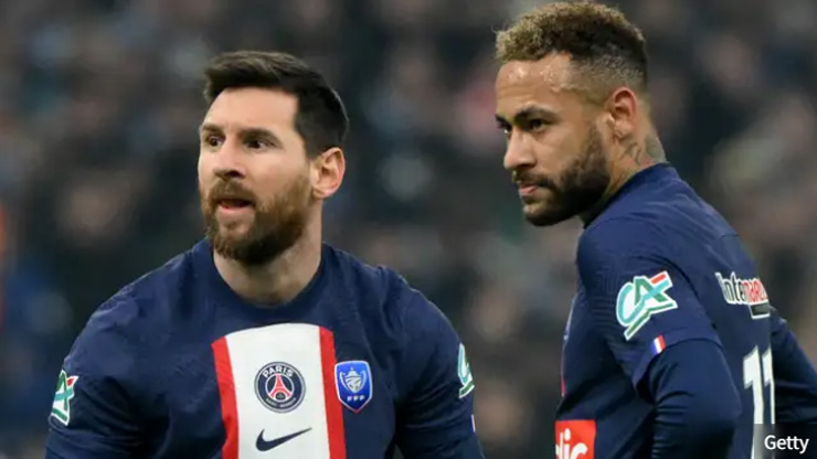 Bạn gái Neymar diện bikini khoe bụng bầu, nàng WAG nóng bỏng nhất Premier League âu yếm bên chồng - 1