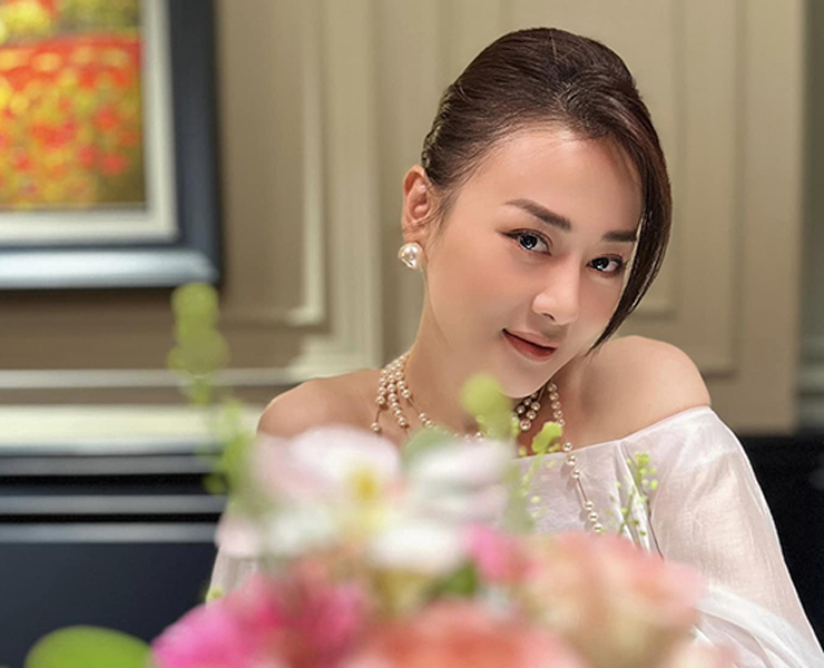 Gu ăn vận ngày càng sang, đẹp của &#34;Quỳnh búp bê&#34; mỗi lần theo Shark Bình đi dự tiệc - 1