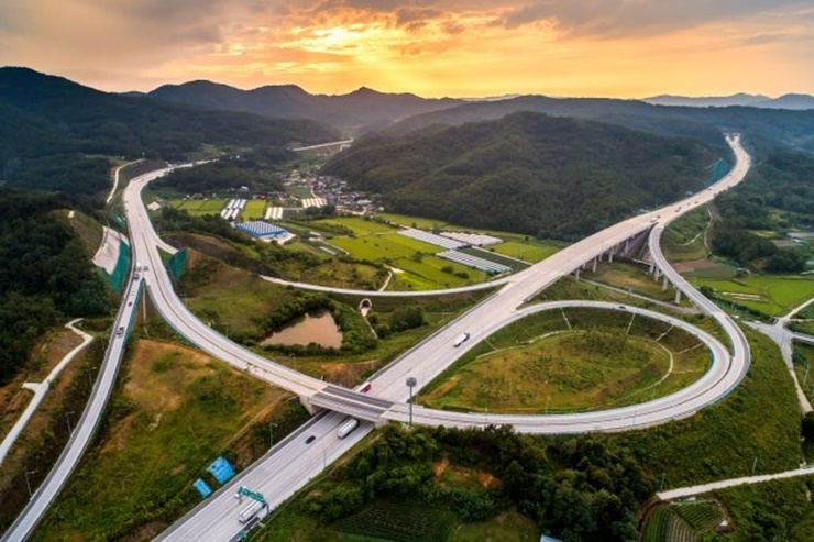 Đây là con đường cao tốc đã được hoàn thành hồi năm 1970 tạo nên sức bật cho nền kinh tế của cả một đất nước.
