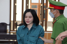 ”Hotgirl” Tina Dương bật khóc khi nghe tin lãnh 11 năm tù