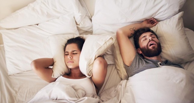 Ngủ sớm hơn bạn đời 90 phút để cứu vãn hôn nhân - 1