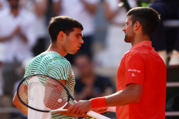 Djokovic khiến Alcaraz tâm lý căng cứng, thua vì ”bị chuột rút toàn thân”