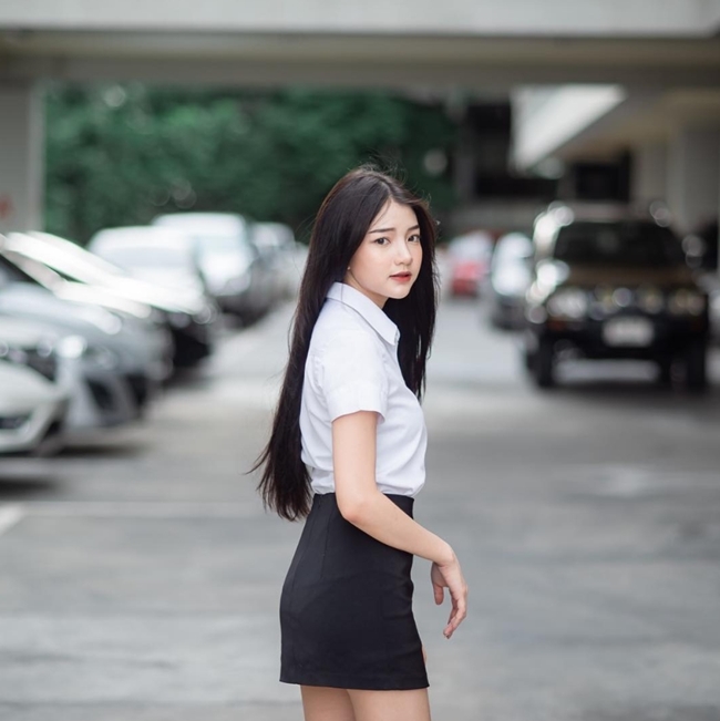 “Hot girl đồng phục xinh nhất Thái Lan” ngày càng gợi cảm nhờ golf - 1