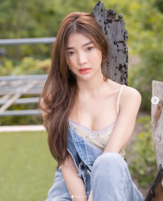 “Hot girl đồng phục xinh nhất Thái Lan” ngày càng gợi cảm nhờ golf - 5