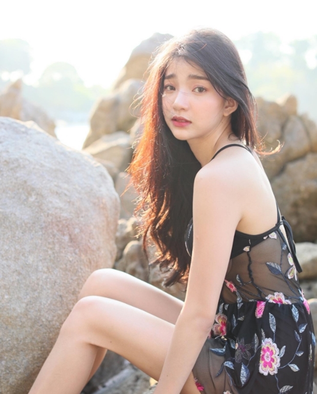 “Hot girl đồng phục xinh nhất Thái Lan” ngày càng gợi cảm nhờ golf - 6