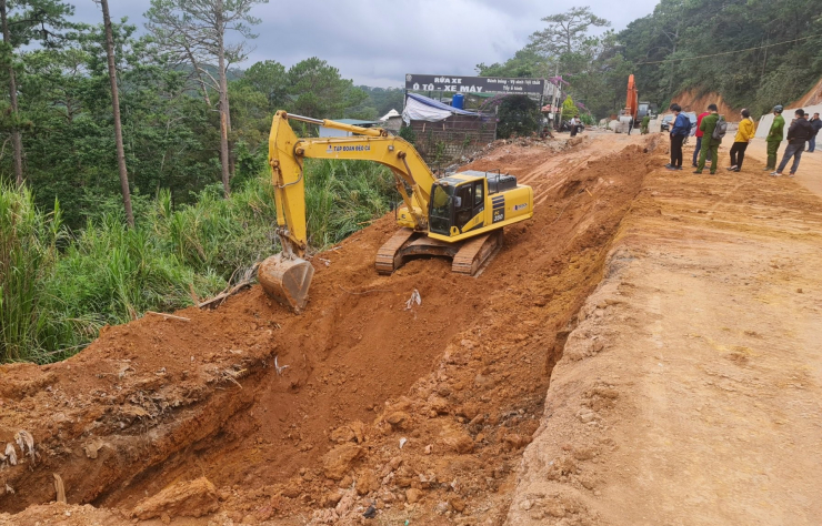 Thêm 1 công nhân tử vong trong vụ lở đất khi thi công mở rộng đèo Prenn - 1