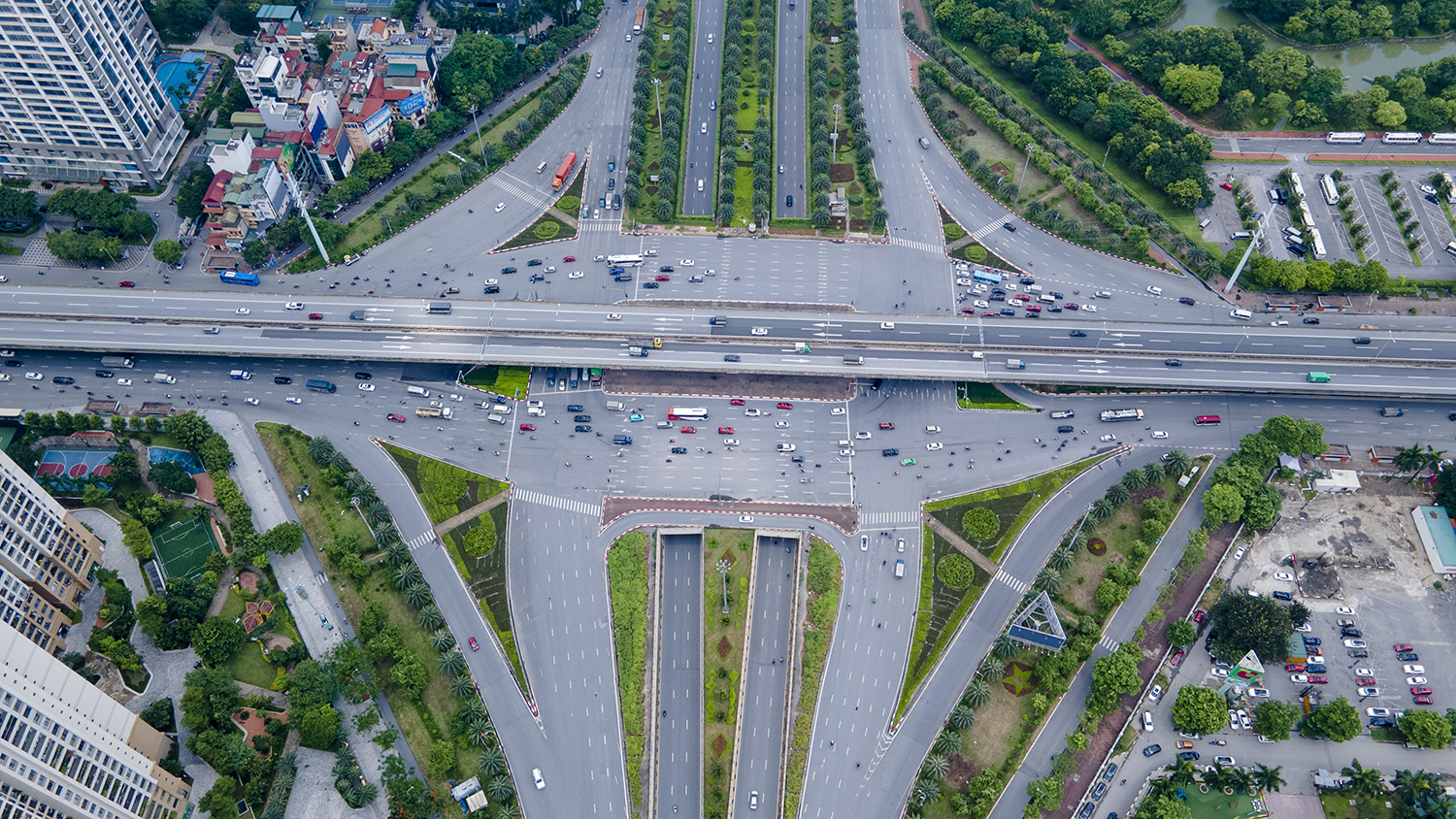 Đại lộ hiện đại nhất Việt Nam đẹp ngỡ ngàng nhìn từ trên cao - 2
