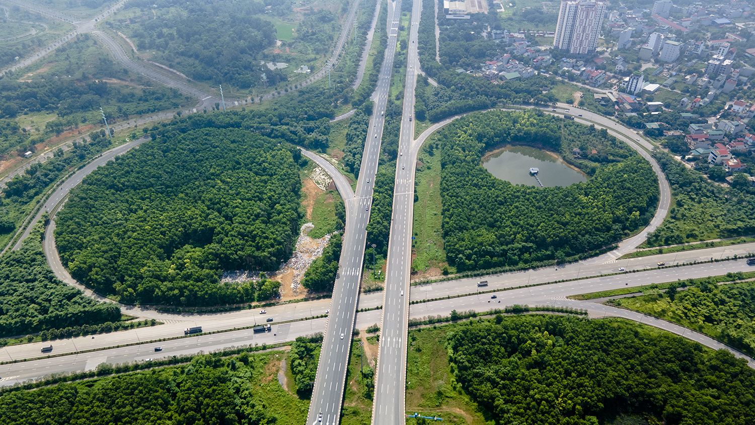 Đại lộ hiện đại nhất Việt Nam đẹp ngỡ ngàng nhìn từ trên cao - 4