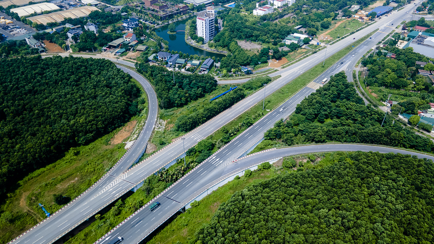 Đại lộ hiện đại nhất Việt Nam đẹp ngỡ ngàng nhìn từ trên cao - 5