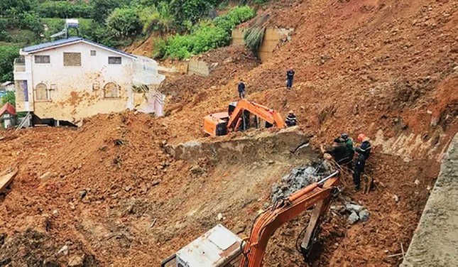 Vụ sạt lở đất kinh hoàng ở Đà Lạt: Tìm thấy thi thể 2 người mất tích - 5