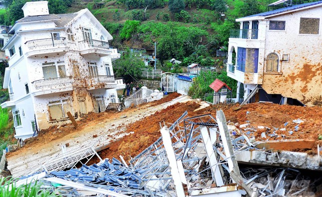 Vụ sạt lở đất kinh hoàng ở Đà Lạt: Tìm thấy thi thể 2 người mất tích - 4
